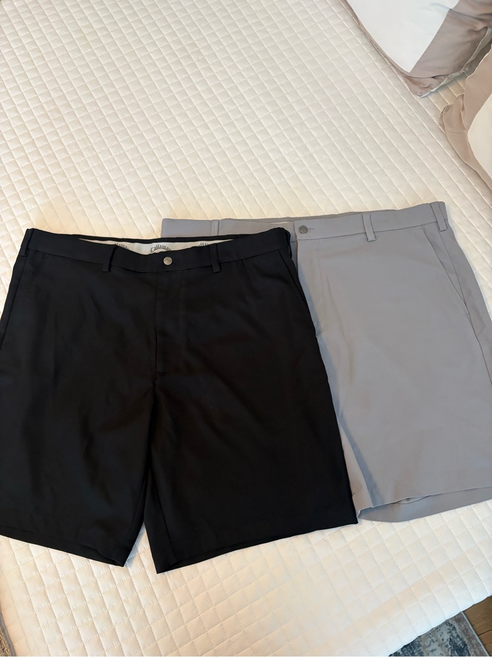 Callaway Men's Black and Light Gray Flat Front Golf Shorts Duo